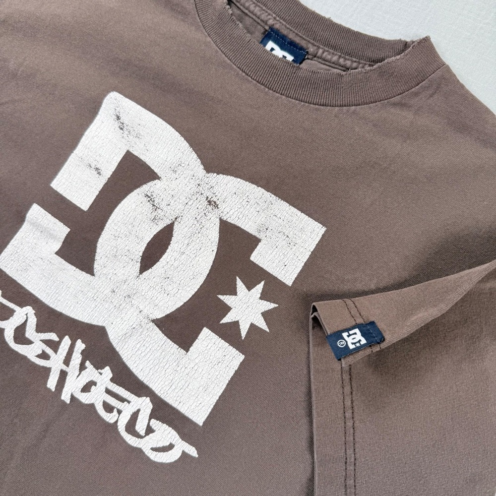 Vintage DC Shoes T Shirt Sz M Brown‎ Graphic Logo Distressed Mens Y2K Skater Tee
